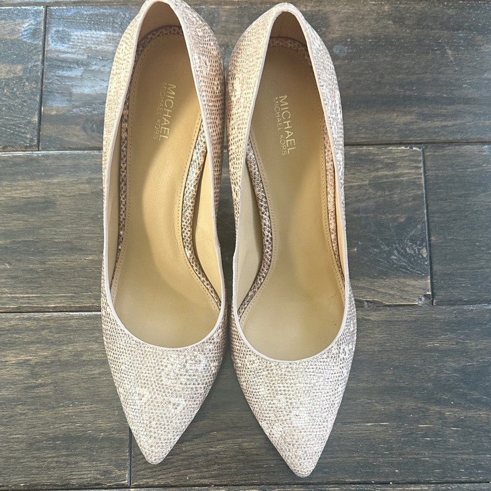 Sz 11 New without tags Michael Kors Champagne Textured Pointed-Toe leather Pumps